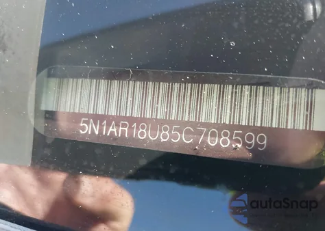 2005 Nissan Pathfinder Le from USA, damaged, VIN 5N1AR18U85C708599